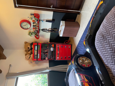 CAMA CARRO CON LUZ Y SONIDO DE CLAXON 
