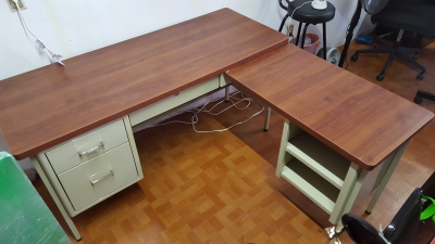Escritorio secretarial con barra