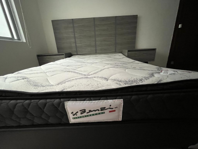 Recamara matrimonial con 2 buros cabecera y colchon ortopedico