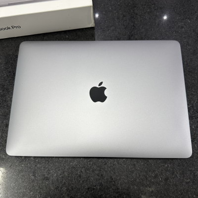 MacBook Pro 2020 Touch Bar Y Touch ID.ChipM1.512gb
