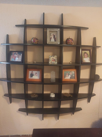 Estantería de pared convexa color chocolate 