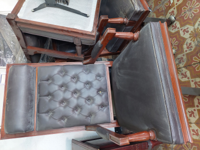 Juego de escritorio y sillas de caoba