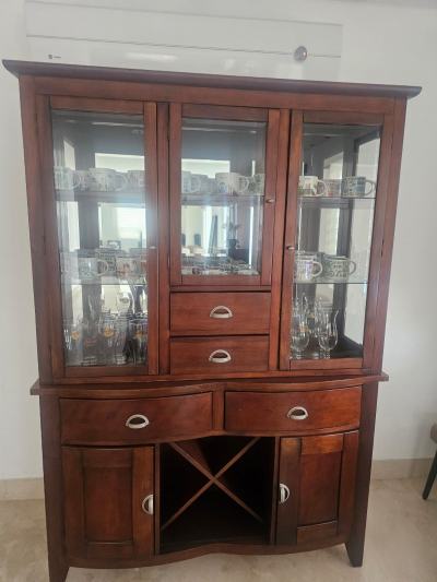 Comedor 6 sillas Madera Vitrina con luz