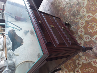 Juego de escritorio y sillas de caoba