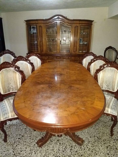 Comedor 10 sillas con vitrina y bufetera