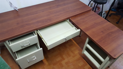 ESCRITORIO EN L SECRETARIAL CON BARRA