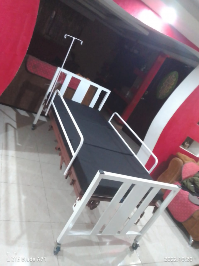 CAMA CLINICA MULTIPLES POSICIONES + BARANDALES+COLCHON+PORTASUERO+LLANTAS