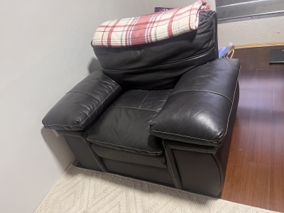 Sala chocolate 2 piezas y una mesa de centro 