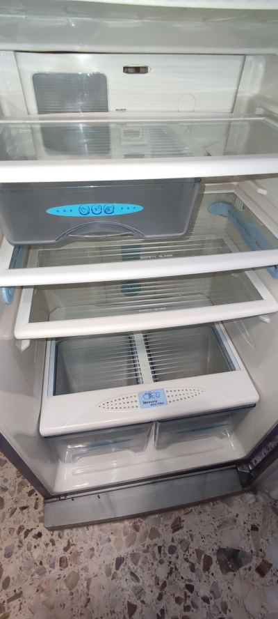 Refrigerator 