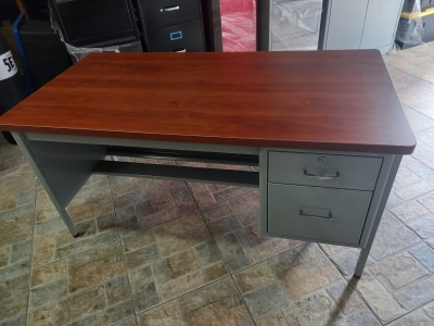 ESCRITORIO OPERATIVO MOD. GB. 155CM