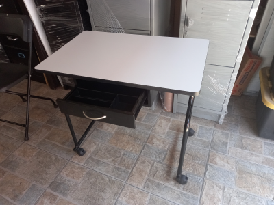 Escritorio para tarea con cajon central