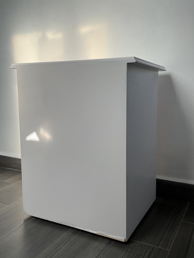Buró blanco de MDF - restaurado y pintado