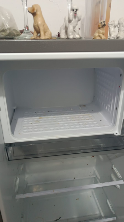 Refrigerador Hisense 7 Pies con Dispensador de Agua - Grafito