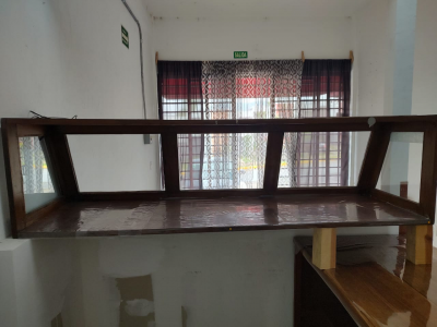 Mostrador madera y vidrio