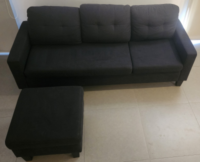 Kingshouse Sala Esquinera Modular 3 Plazas con Taburete de Madera | Tapizado tipo lino | Cojines con fundas removibles | Diseño moderno y elegante | Perfecta para sala o estancia  (Negro)