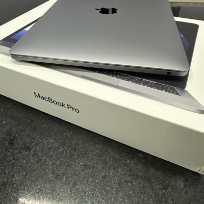 MacBook Pro 2020 Touch Bar Y Touch ID.ChipM1.512gb