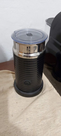 Cafetera Nespresso Inissia Con Espumador De Leche
