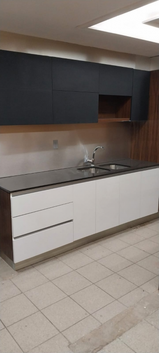 SUPER Cocina Muestra en REMATE!!!