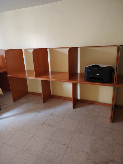 Mueble con 3 cubículos para Café Internet