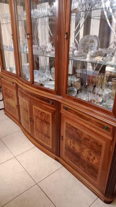 Comedor con 6 sillas y 2 sillones