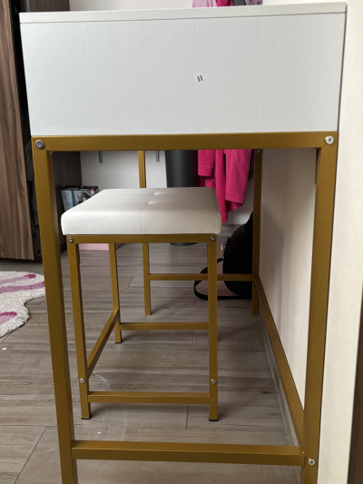 Tocador Vanity con un banco y dos cajones 