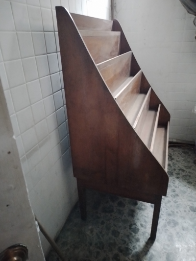 Exhibidores de madera antiguos