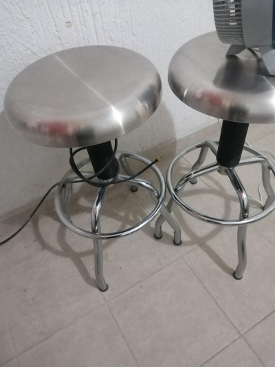 BANCOS PARA CONSULTORIO O COCINA