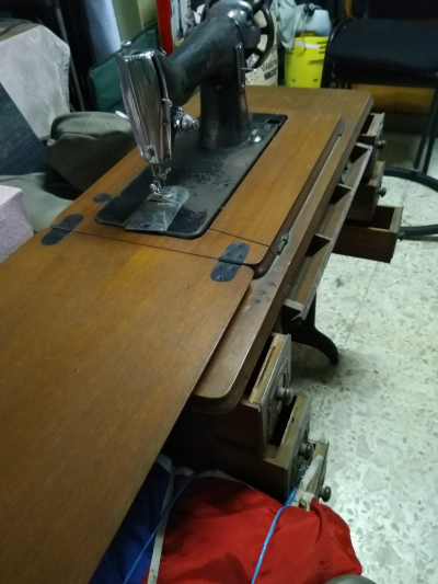 Maquina de coser Singer 
