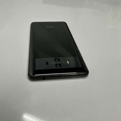 Huawei Mate 10. Camara Leica. 64gb. 4gb de ram. Negro. Lector de huella y de rostro. Libre