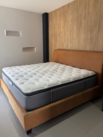 cabecera y base king size y colchon 