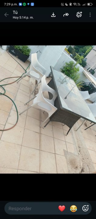 Mesa de exterior rattan y asador 