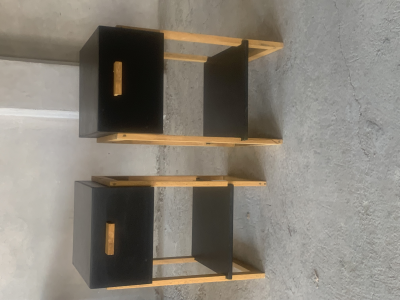 Se vende par de burós minimalistas 