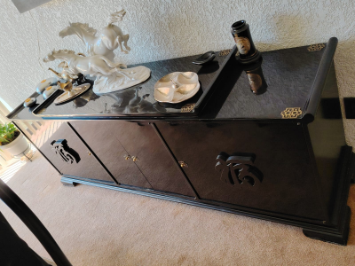 Comedor completo para 8 personas + bufetera + vajillas + cristalería