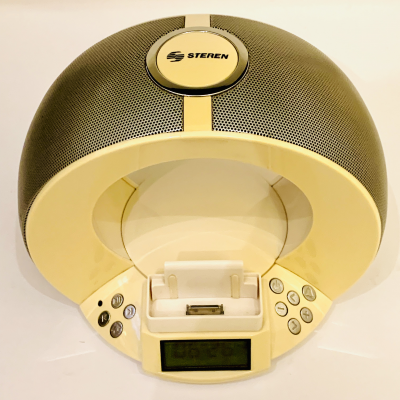 Sistema de audio compatible con ipod y MP3, marca Steren, modelo BOC-3210.