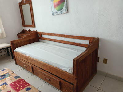 studio couch de madera sólida de pino acabado rústico