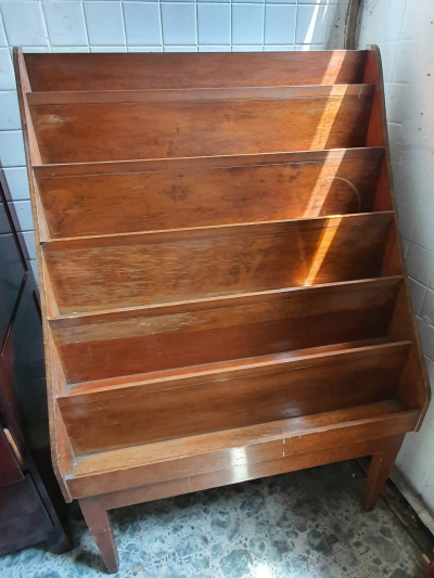 Exhibidores de madera antiguos
