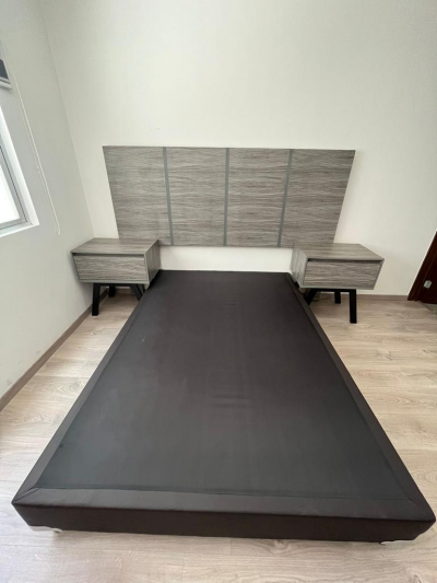 Recamara matrimonial con 2 buros cabecera y colchon ortopedico