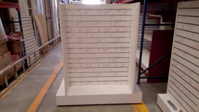 MUEBLE DE EXHIBICION PARA TIENDA