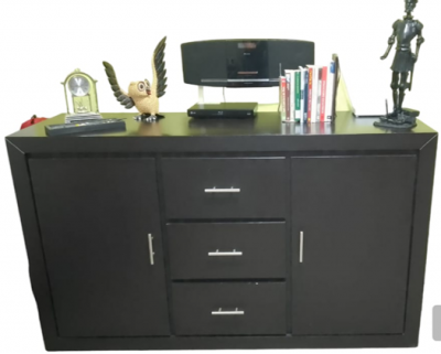 Mueble con gavetas 