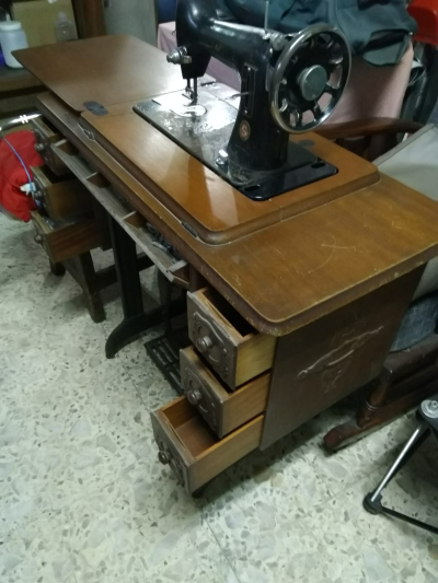 Maquina de coser Singer 
