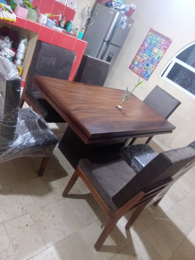 Comedor de madera con 6 sillas 