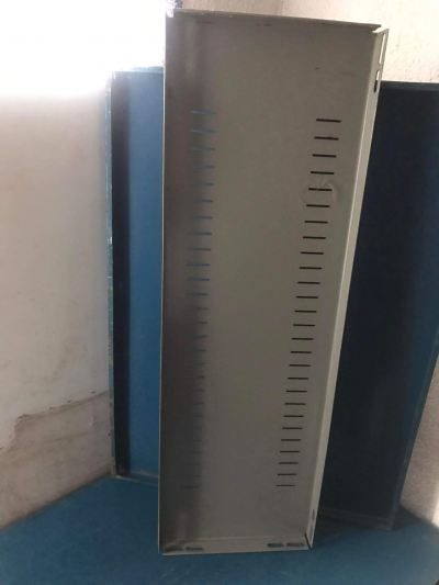 dos mostradores  y 7 anaqueles 