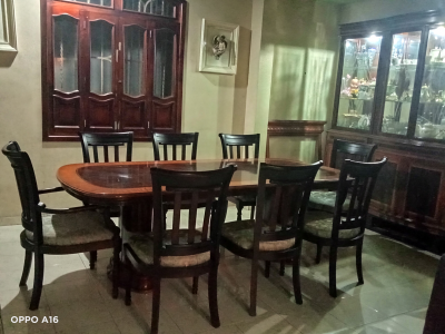Comedor de 8 sillas y vitrina 