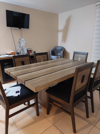 Comedor 6 sillas con mueble decorativo con espacio para botellas, juegos de mesa etc... con 2 cajones