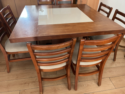Comedor de madera con mármol para 8 personas