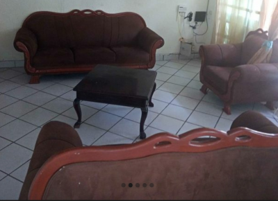 Juego de sala estilo Isabelino, consta de 3 sofás 3-2-1