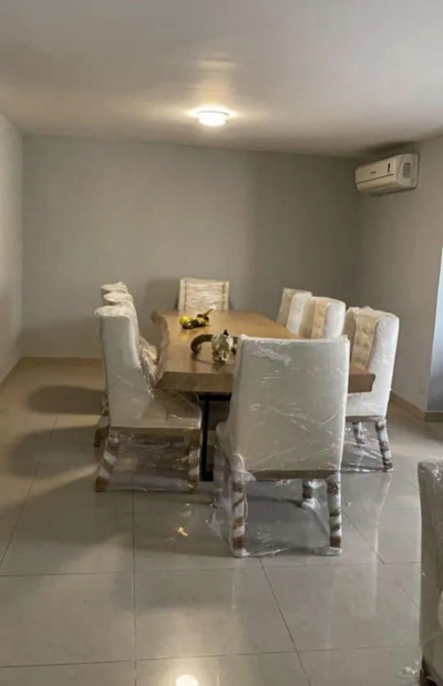 Comedor con 8 sillas