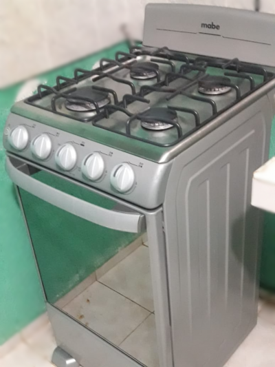 Estufa eléctrica Mabe en perfecto estado
