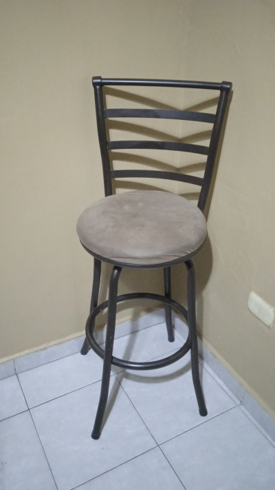 Silla giratoria, mesedora estacional,mesa de centro