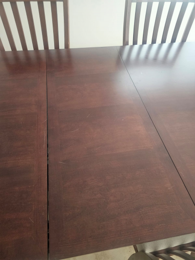Comedor 6 sillas Madera Vitrina con luz